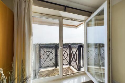 BALCONY.jpg