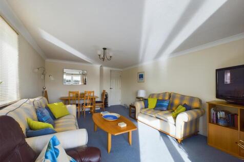 LOUNGE 2.jpg
