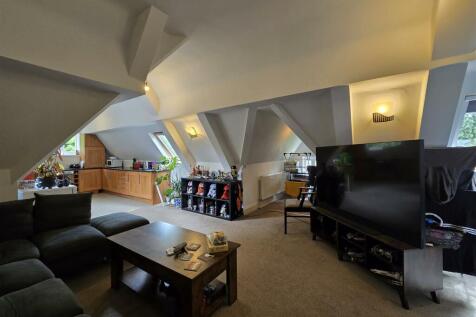 LOUNGE/KITCHEN