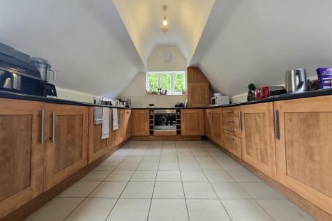 LOUNGE/KITCHEN
