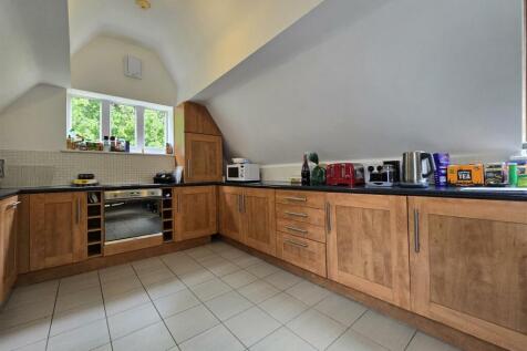 LOUNGE/KITCHEN