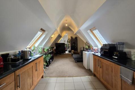 LOUNGE/KITCHEN
