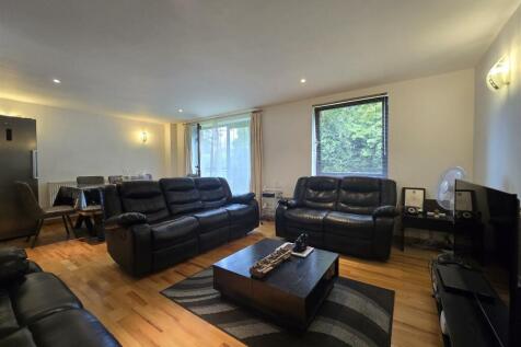 LOUNGE/DINER