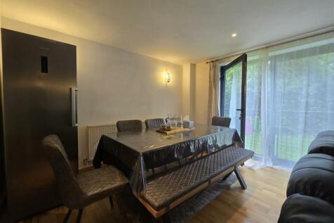 LOUNGE/DINER