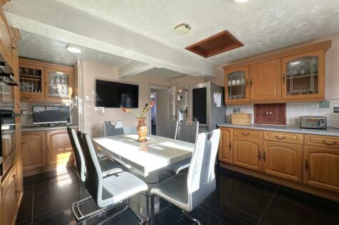 EXTENDED KITCHEN/DINER