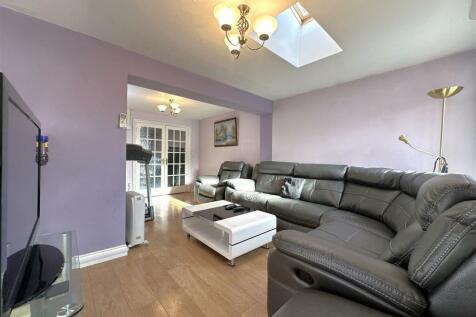 EXTENDED SITTING ROOM
