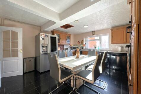 EXTENDED KITCHEN/DINER