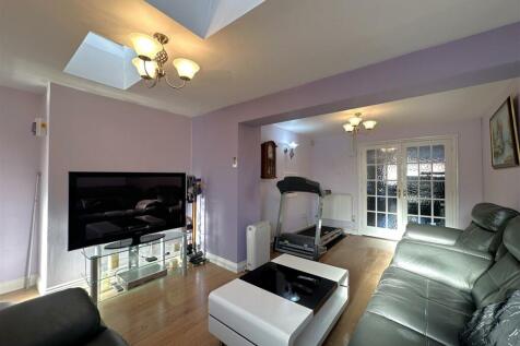 EXTENDED SITTING ROOM