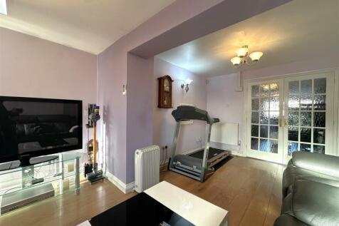 EXTENDED SITTING ROOM