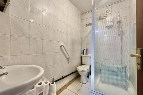 DOWNSTAIRS SHOWER ROOM