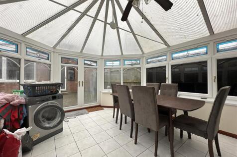 CONSEVATORY/DINING