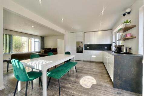 KITCHEN &amp; DINER