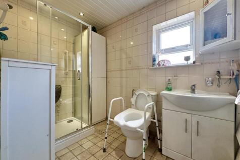 DOWNSTAIRS SHOWER ROOM