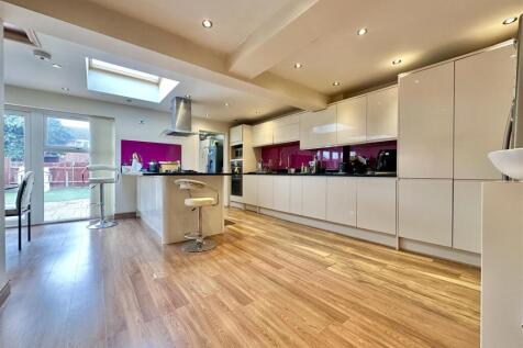 EXTENDED KITCHEN AND DINER