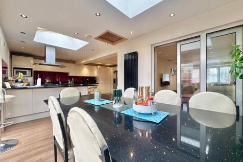 EXTENDED KITCHEN AND DINER