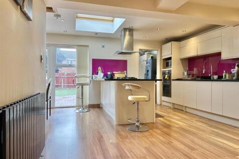 EXTENDED KITCHEN AND DINER