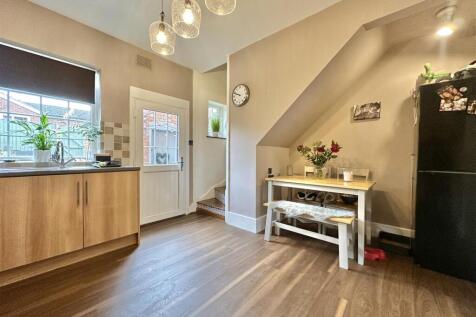 KITCHEN &amp; DINER