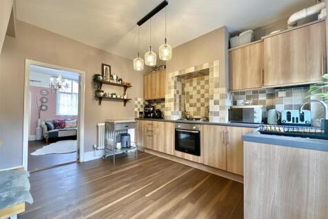 KITCHEN &amp; DINER