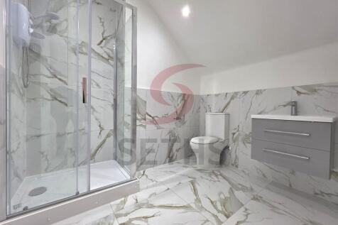 Shower Room (2nd Floor)