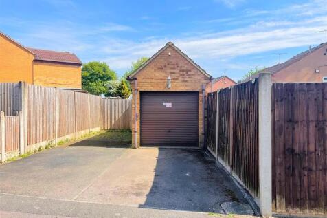 Garage / Driveway