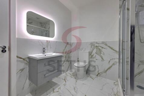 Shower Room (1st Floor)