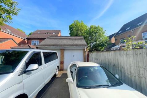 Garage / Driveway