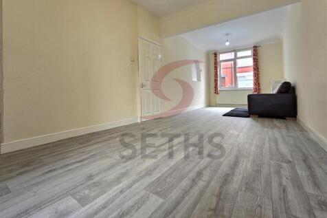 Lounge/Dining Area