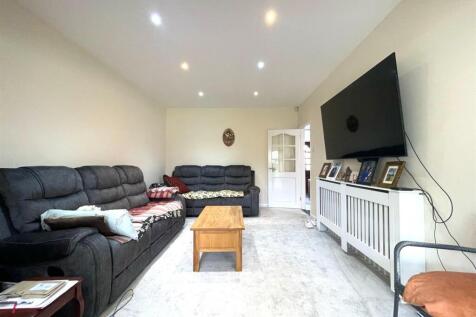 Open Plan Kitchen / Lounge