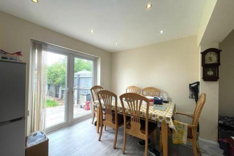 Open Plan Kitchen / Lounge