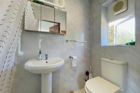 Bedroom 1 ensuite