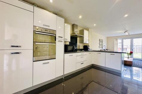 LOUNGE &amp; KITCHEN