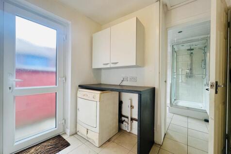 LOBBY/UTILITY ROOM