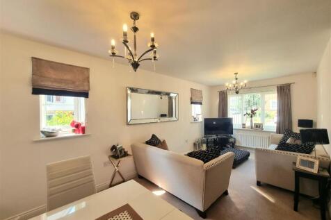 Lounge &amp; Dining Area