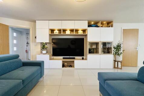 LOUNGE/DINER