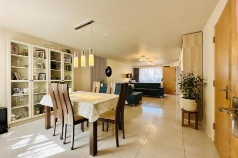 LOUNGE/DINER