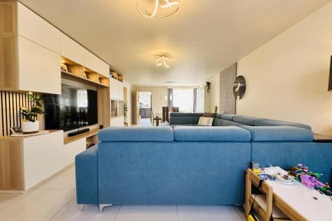 LOUNGE/DINER