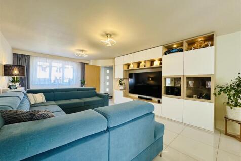 LOUNGE/DINER