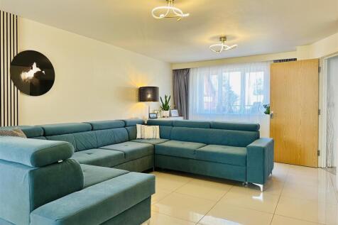 LOUNGE/DINER