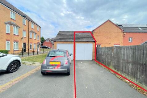 Garage en-bloc / Driveway