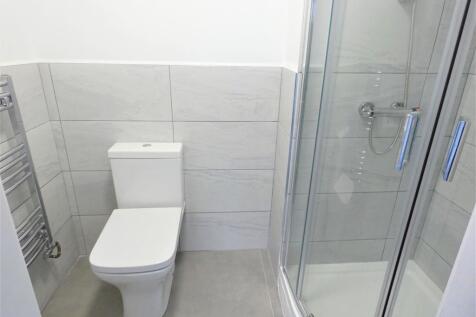 Bedroom 2 En Suite Bathroom
