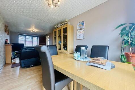 LOUNGE AND DINER