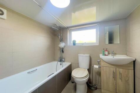 Bedroom 1 ensuite