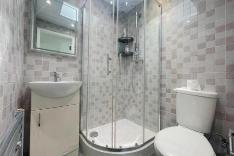 Bedroom 2 ensuite