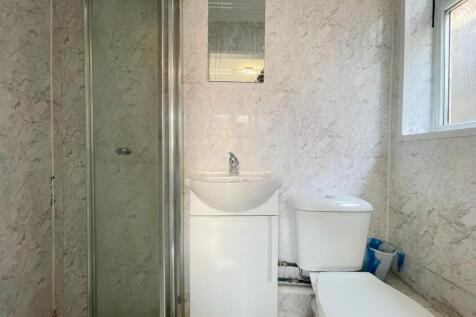 Bedroom 3 ensuite