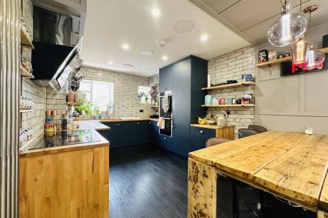 KITCHEN &amp; DINER
