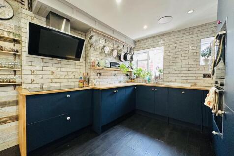 KITCHEN &amp; DINER