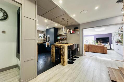 KITCHEN &amp; DINER