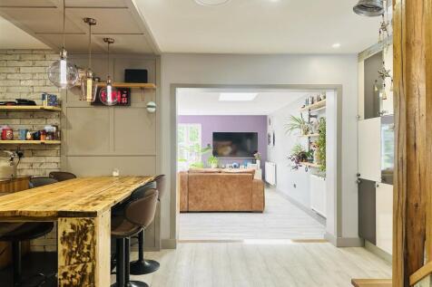 KITCHEN &amp; DINER