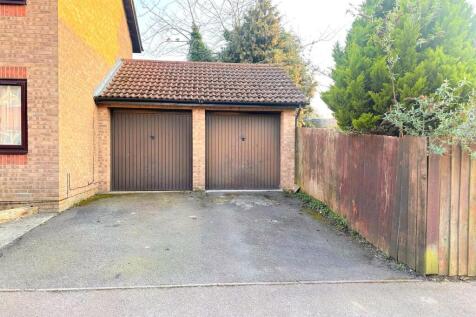 Garage / Driveway