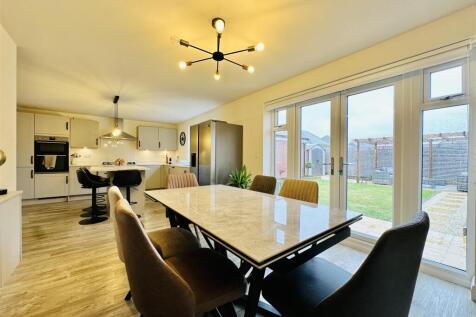 KITCHEN AND DINER